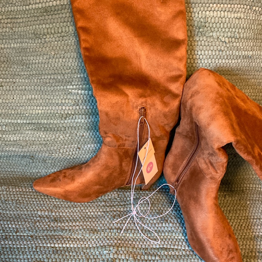 NEW—-Universal Thread Rust Heeled Boots - Picture 2 of 7